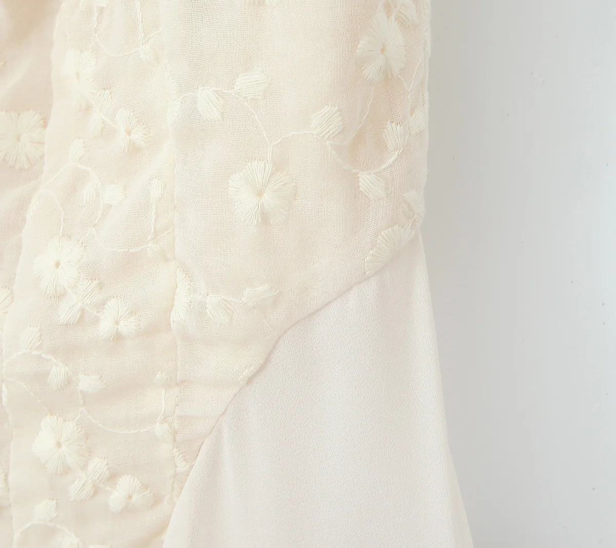 2024 Apricot Spliced Lace Bow Ruched Chest Embroidery Sexy Corset Women Summer Tank Tops Pleated Slim Through Buttons Crop Top