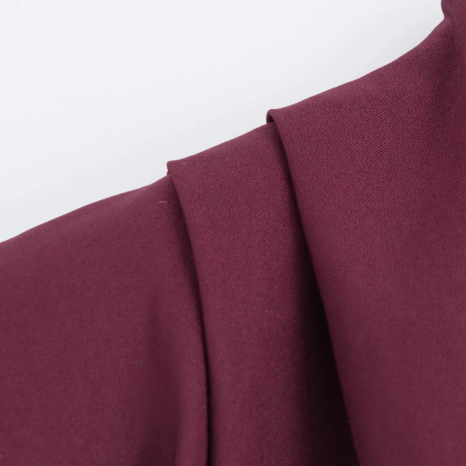 Round neck slim fit tank top with fashionable and sexy slanted edges simple pleats strapless decoration soft padded shoulder top