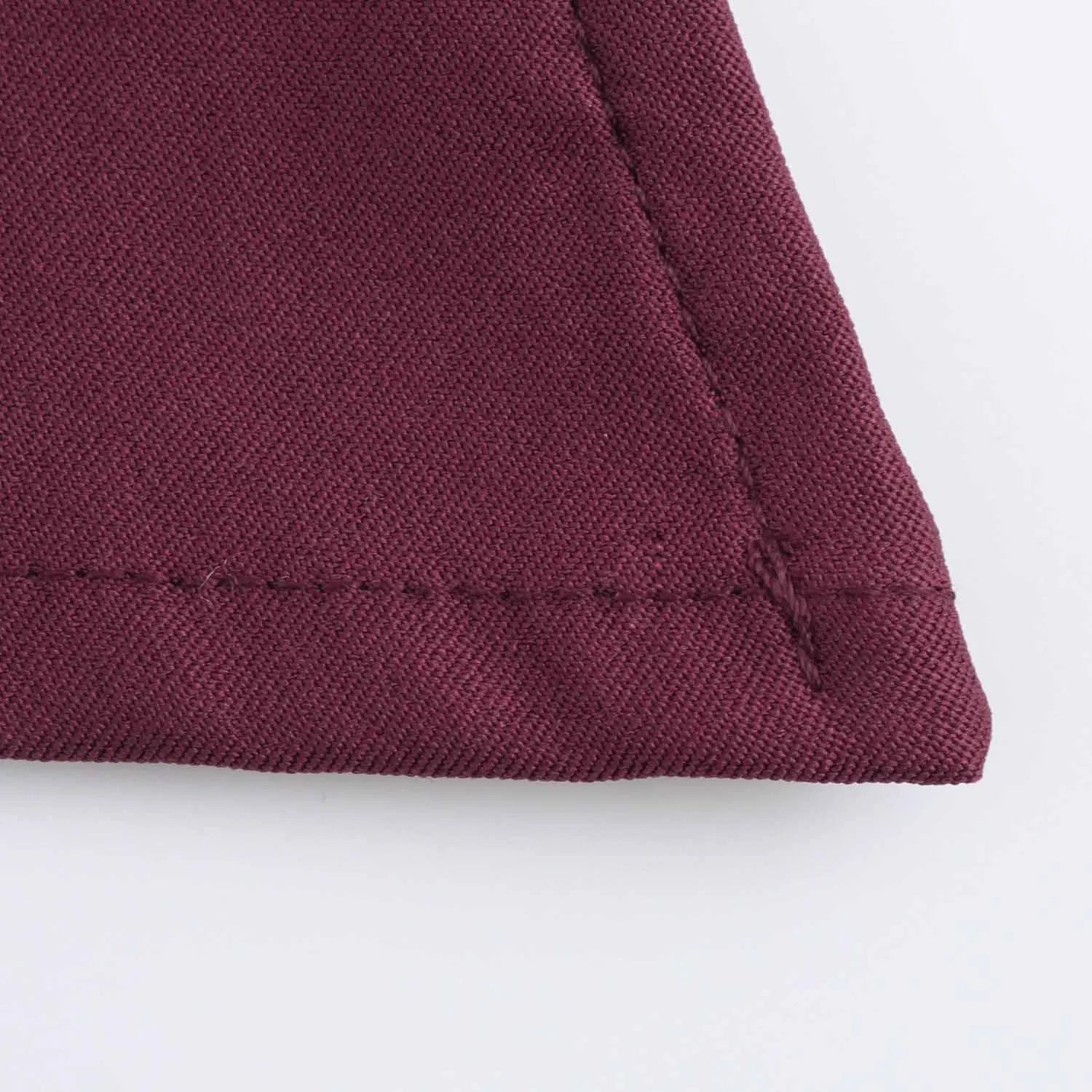 Round neck slim fit tank top with fashionable and sexy slanted edges simple pleats strapless decoration soft padded shoulder top