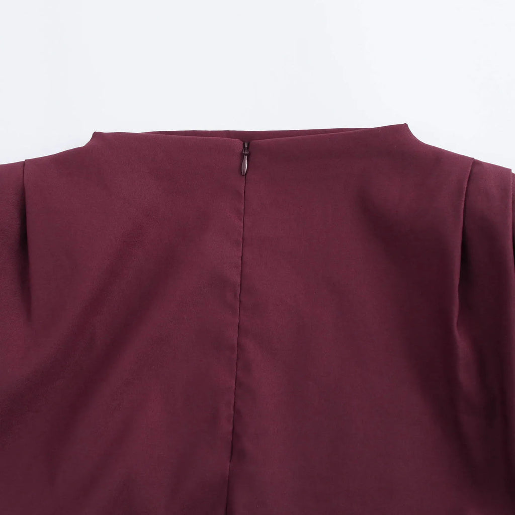 Round neck slim fit tank top with fashionable and sexy slanted edges simple pleats strapless decoration soft padded shoulder top