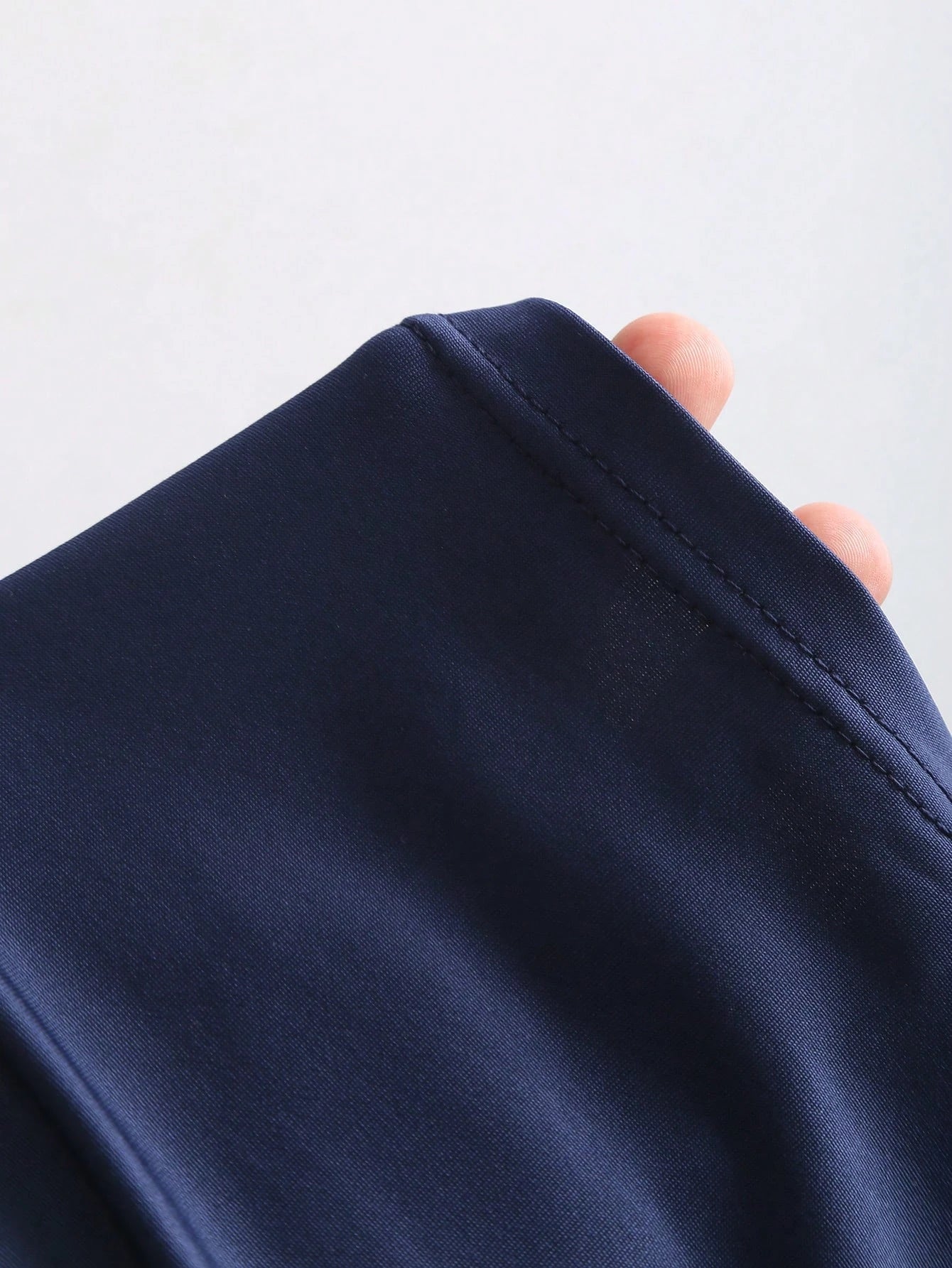 Women's Sexy Off-Shoulder Pleating Metal Buckle Decor Crop Top Casual Slim Fit Strapless Solid Color Top Summer 2026