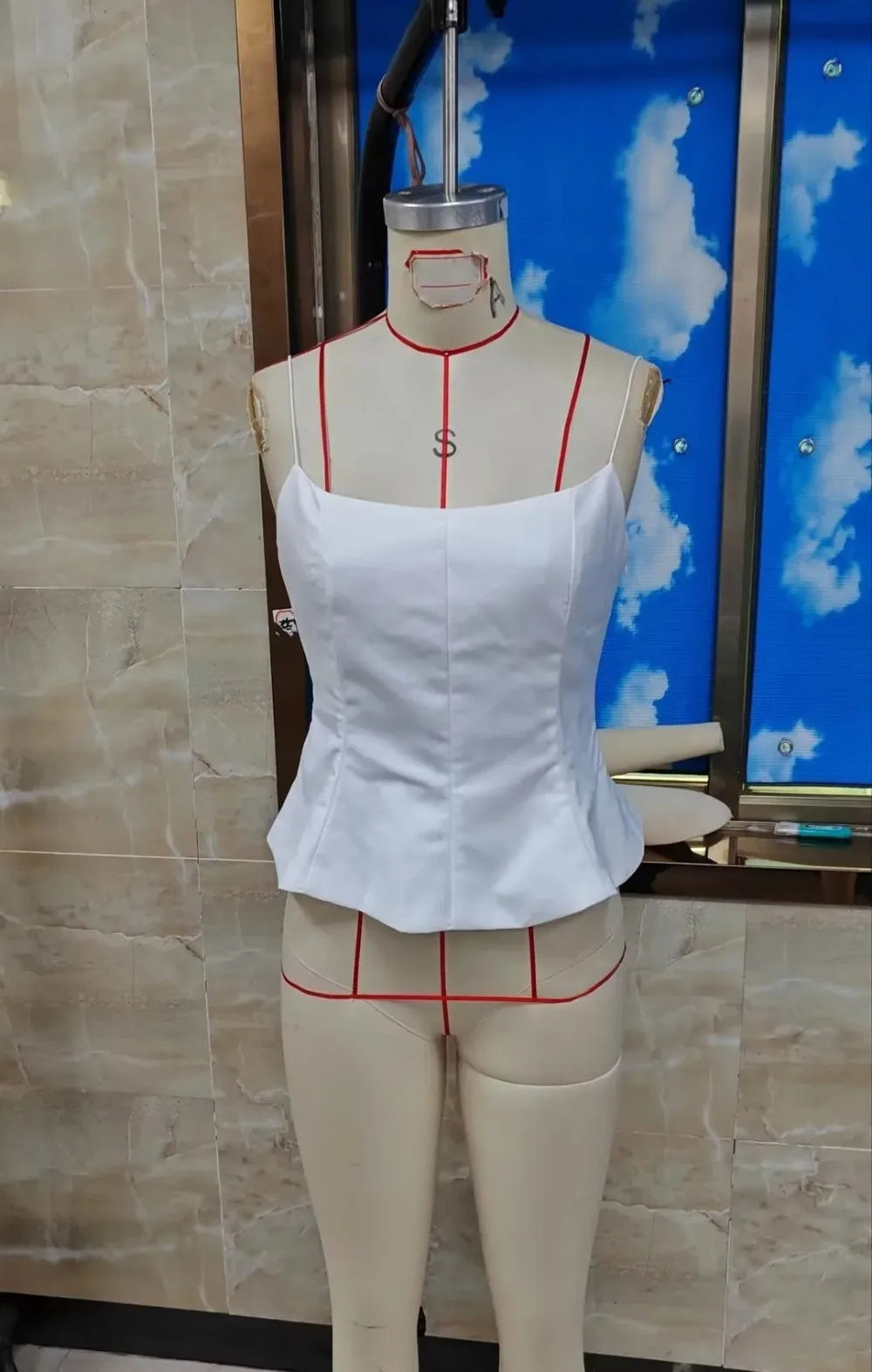 Y2K Slim Fit Crop Top Sleeveless Solid Color Camisole Top Elastic Flared Hem Open Back Top Women Spring Summer Streetwear