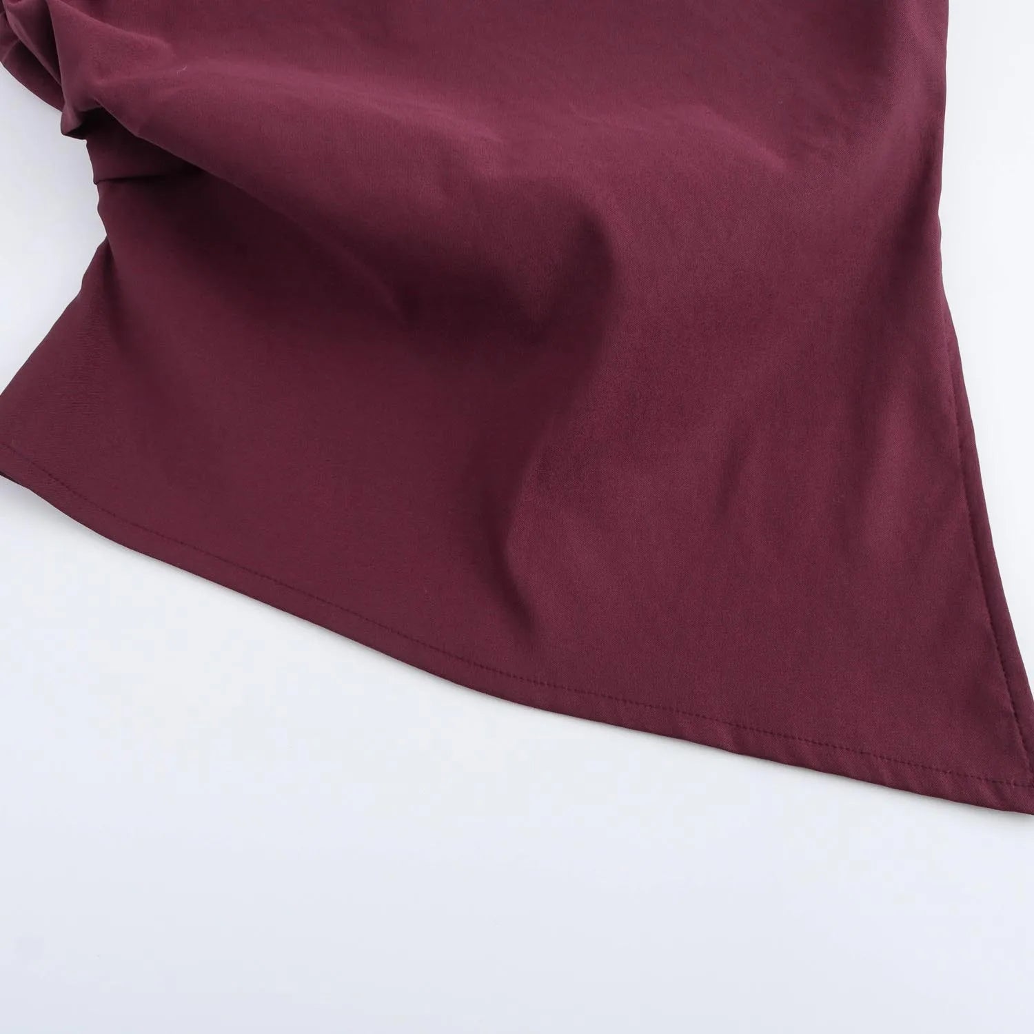 Round neck slim fit tank top with fashionable and sexy slanted edges simple pleats strapless decoration soft padded shoulder top
