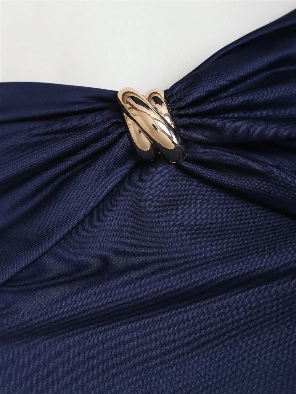 Women's Sexy Off-Shoulder Pleating Metal Buckle Decor Crop Top Casual Slim Fit Strapless Solid Color Top Summer 2026