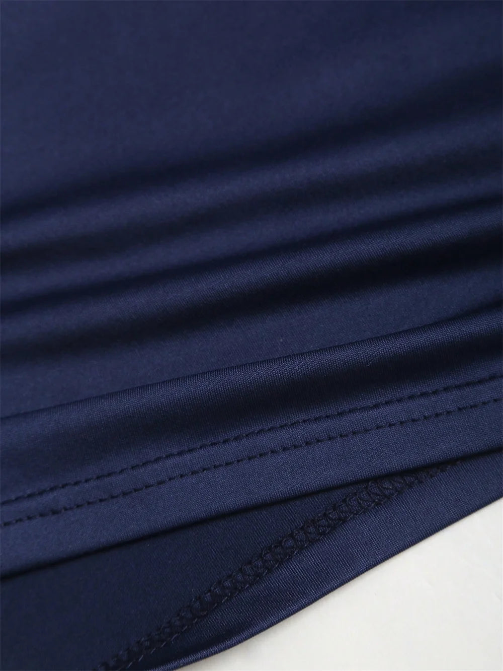 Women's Sexy Off-Shoulder Pleating Metal Buckle Decor Crop Top Casual Slim Fit Strapless Solid Color Top Summer 2026