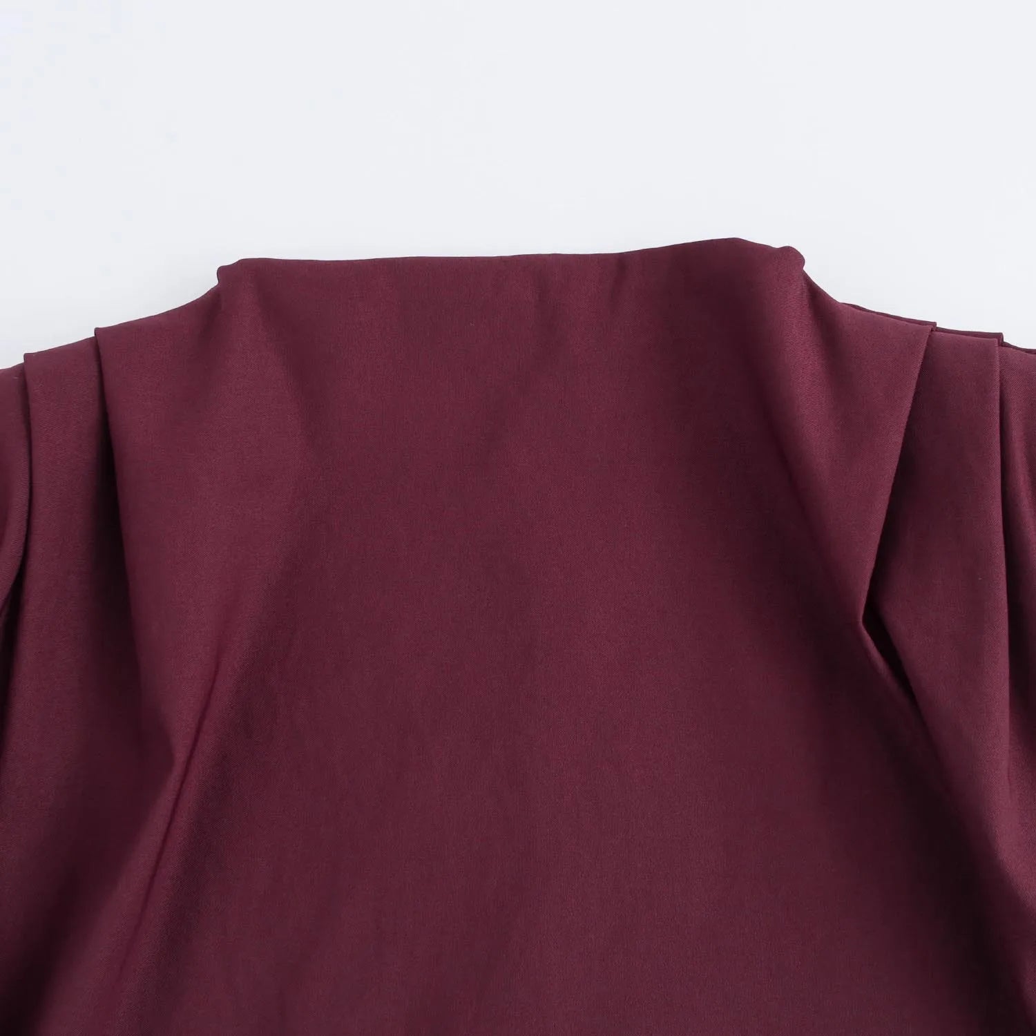 Round neck slim fit tank top with fashionable and sexy slanted edges simple pleats strapless decoration soft padded shoulder top