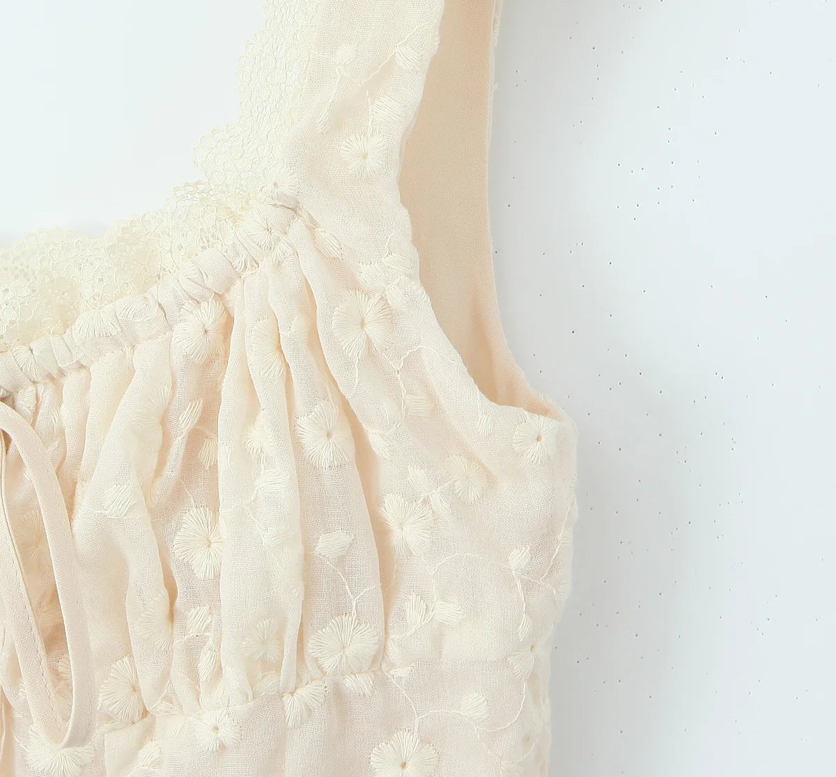 2024 Apricot Spliced Lace Bow Ruched Chest Embroidery Sexy Corset Women Summer Tank Tops Pleated Slim Through Buttons Crop Top