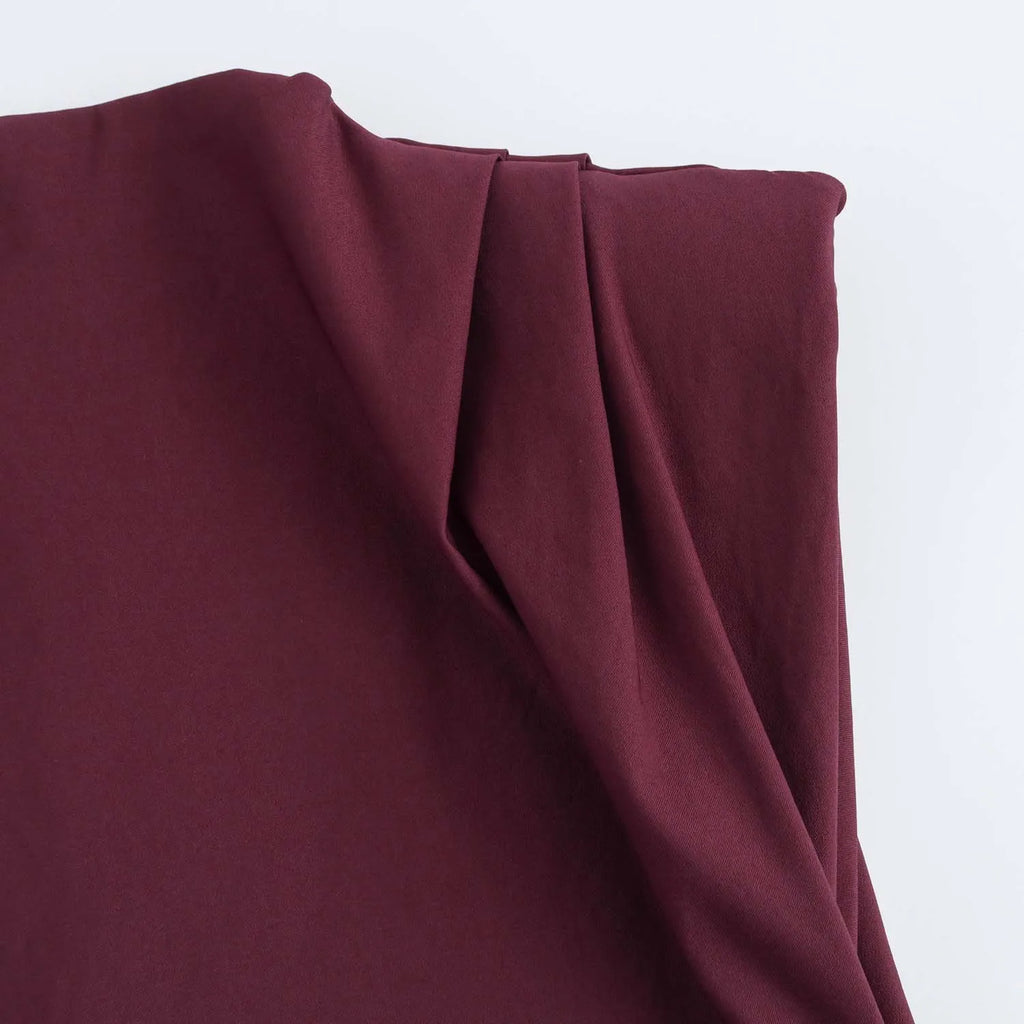 Round neck slim fit tank top with fashionable and sexy slanted edges simple pleats strapless decoration soft padded shoulder top
