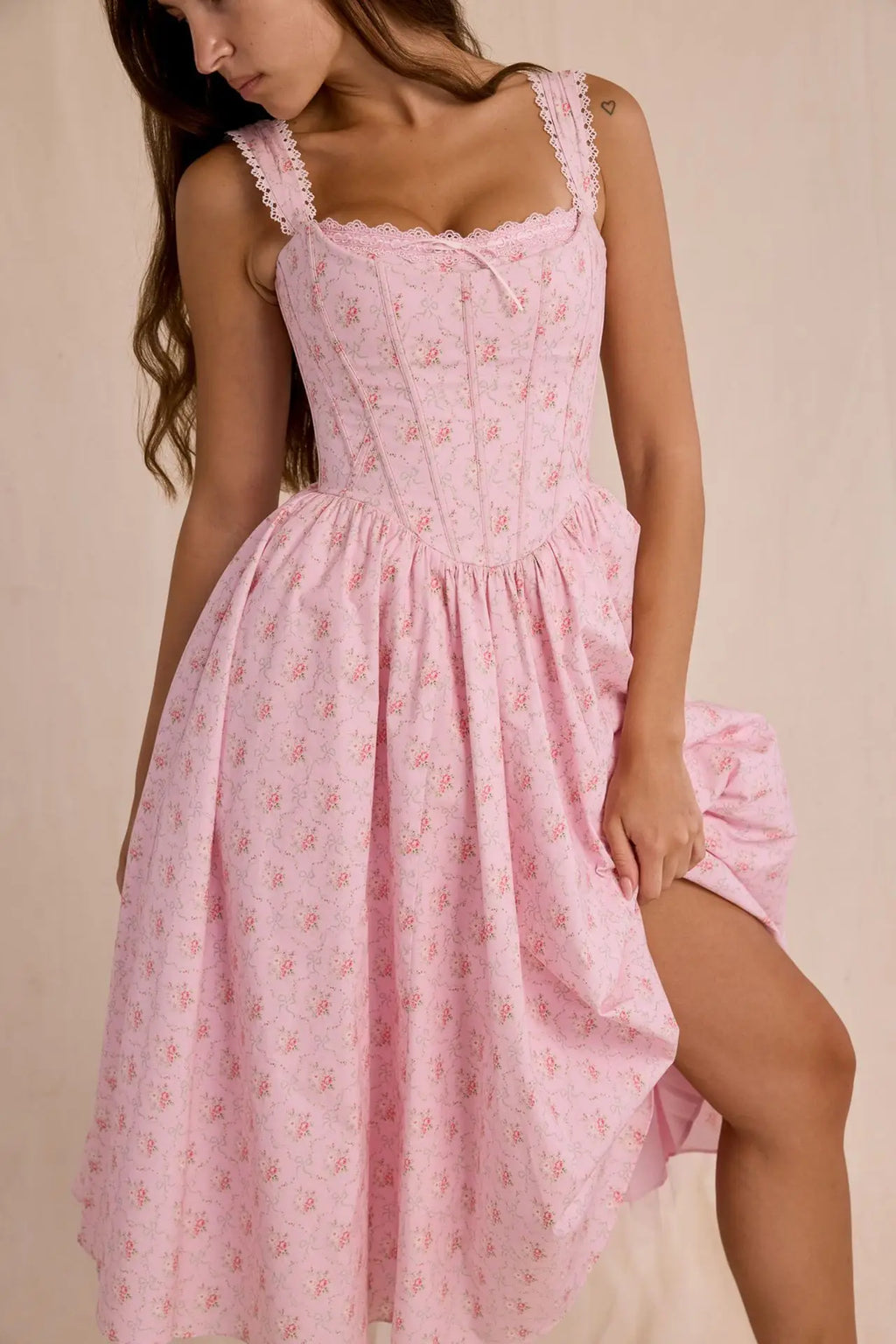 2026 girl-style daily casual floral pattern dress with open back and waist, lace trim, fashionable and elegant suspender dress.