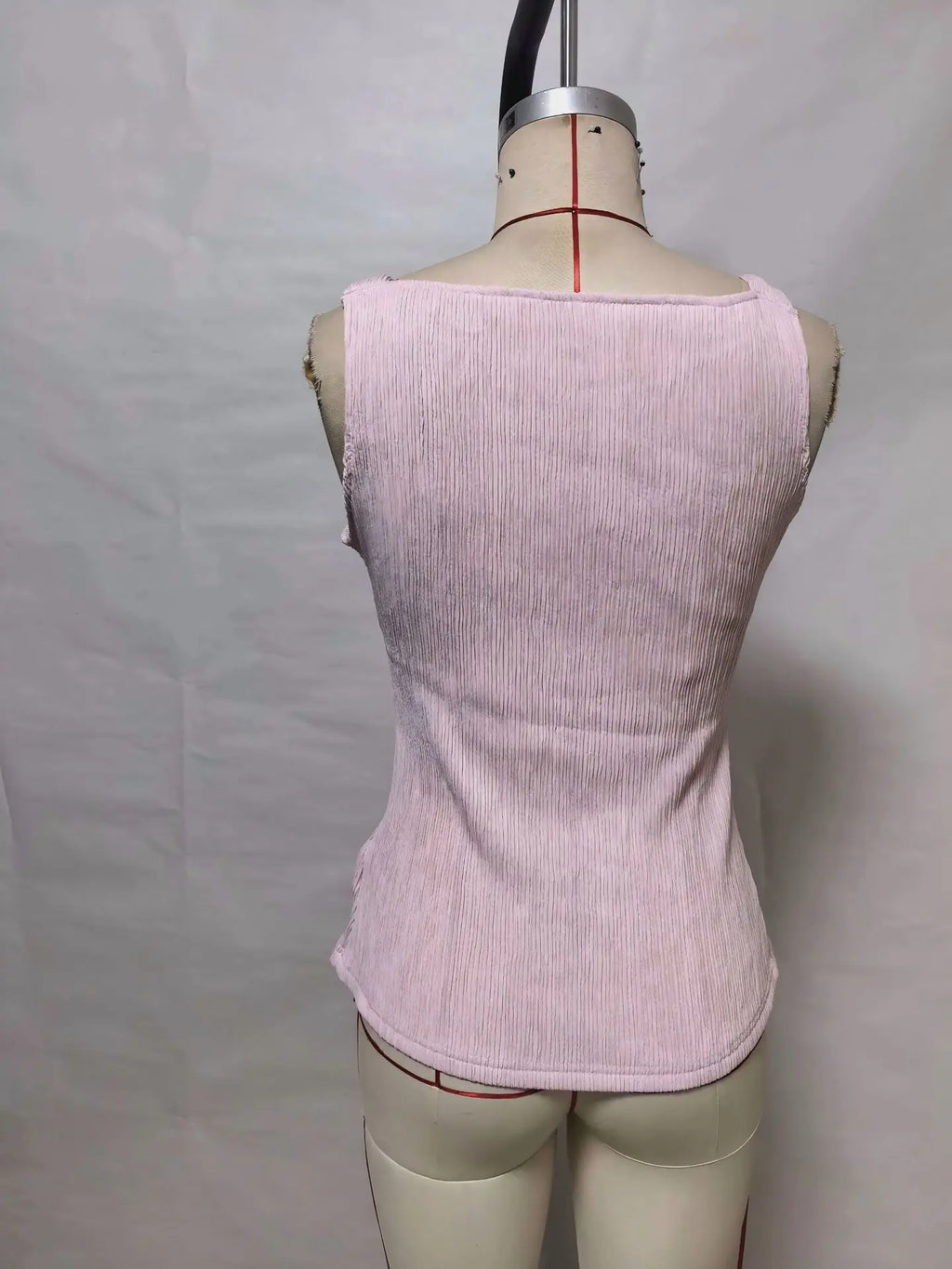 Gold Single-Button Sleeveless Knitted Vest Top Cross-Border Style Elegant Commute Fashion for Women in 2026 Spring Season