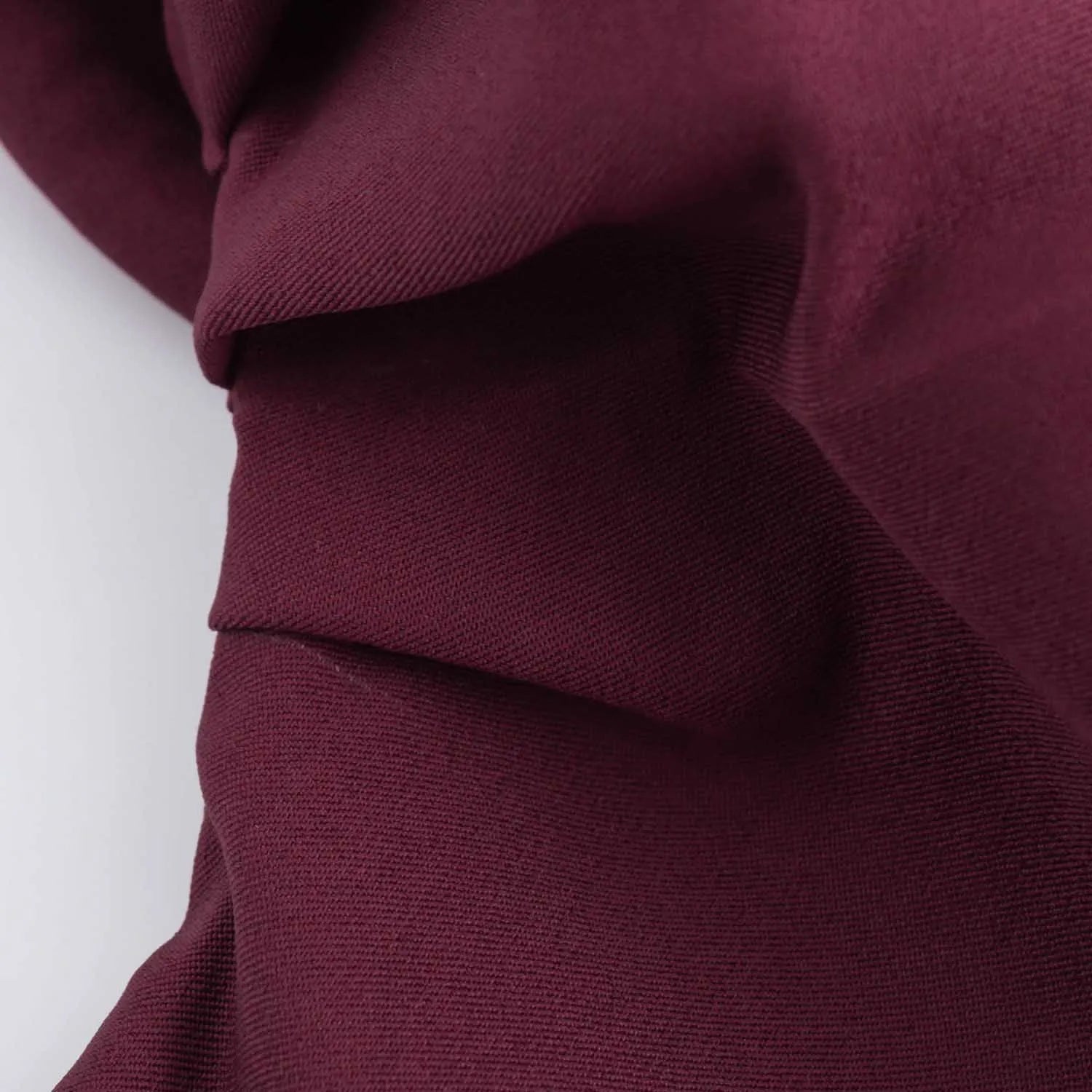 Round neck slim fit tank top with fashionable and sexy slanted edges simple pleats strapless decoration soft padded shoulder top